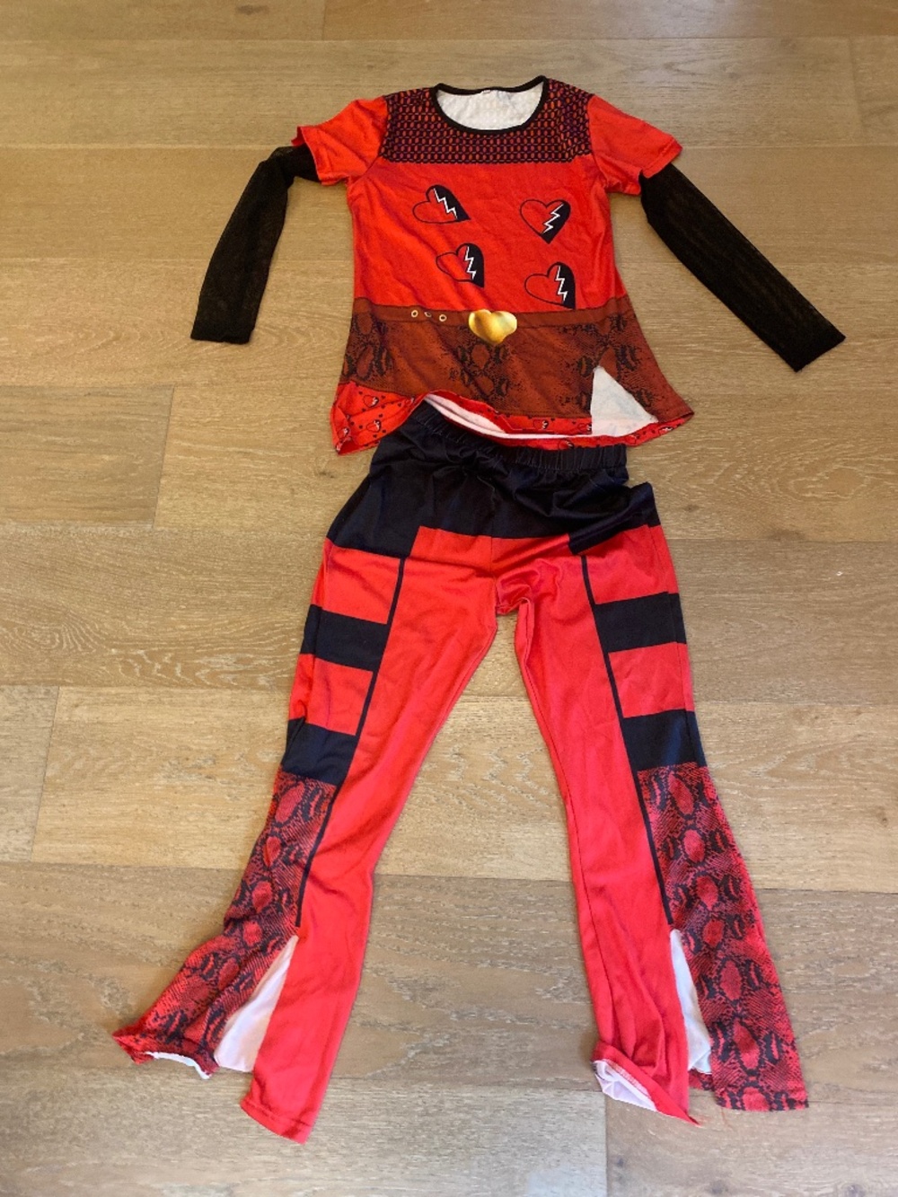 Descendants red costume